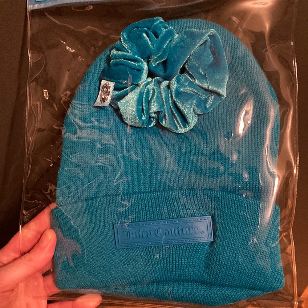 NWT JUICY COUTURE blue toque with matching scrunchie